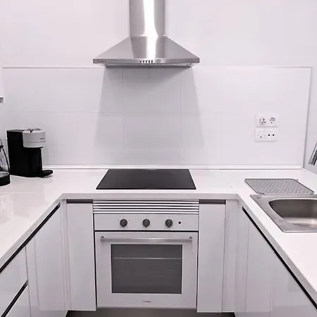 Historical Center Flat With Pool, Tennis & Parking *