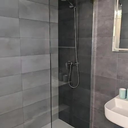 Historical Center Flat With Pool, Tennis & Parking *