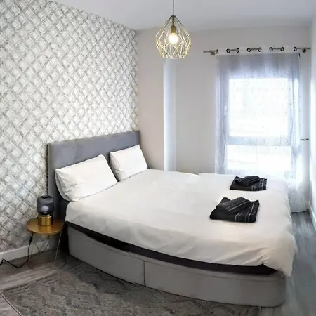 Apartment Historical Center Flat With Pool, Tennis & Parking